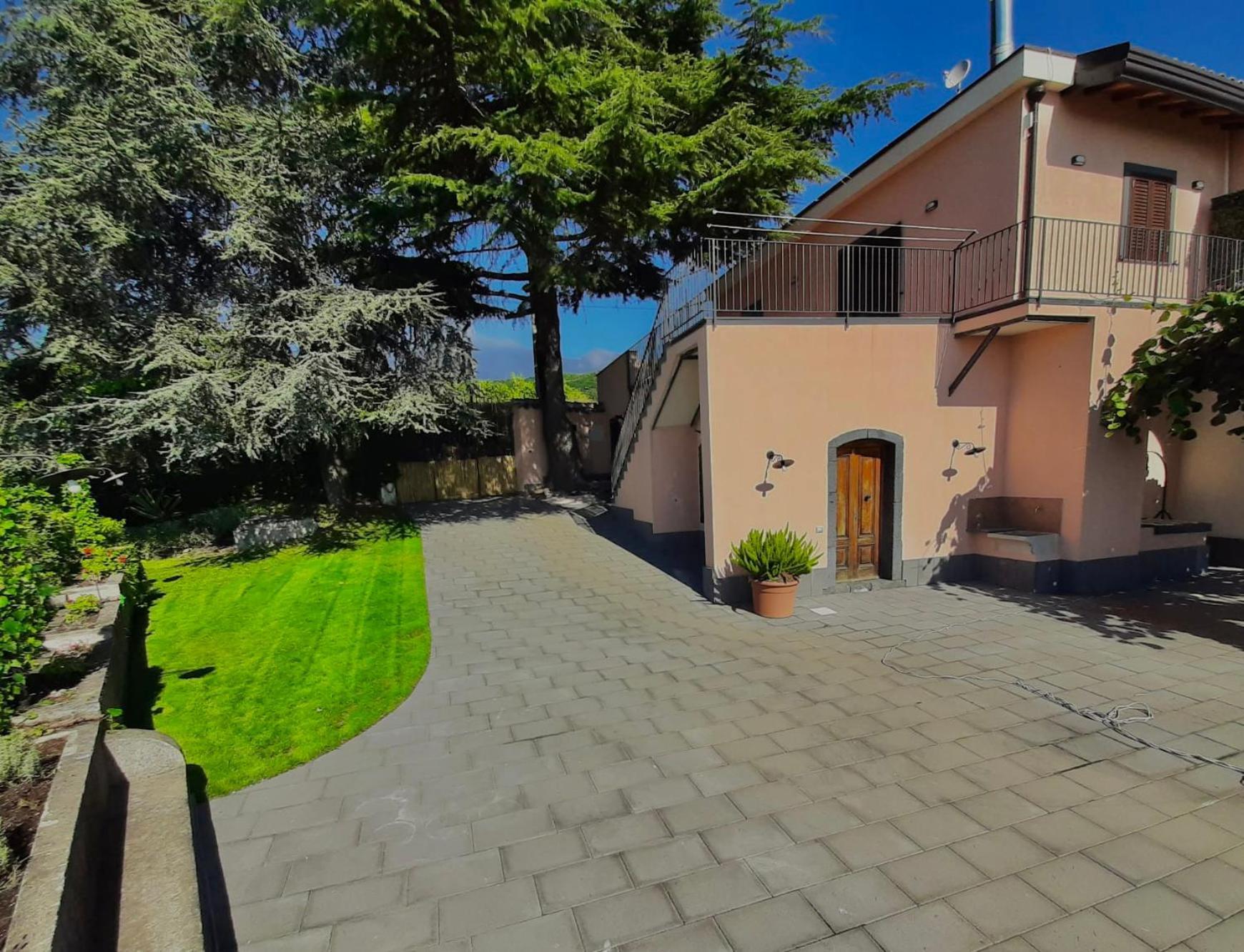 Tenuta Kiwi Dell'Etna Milo Exterior foto